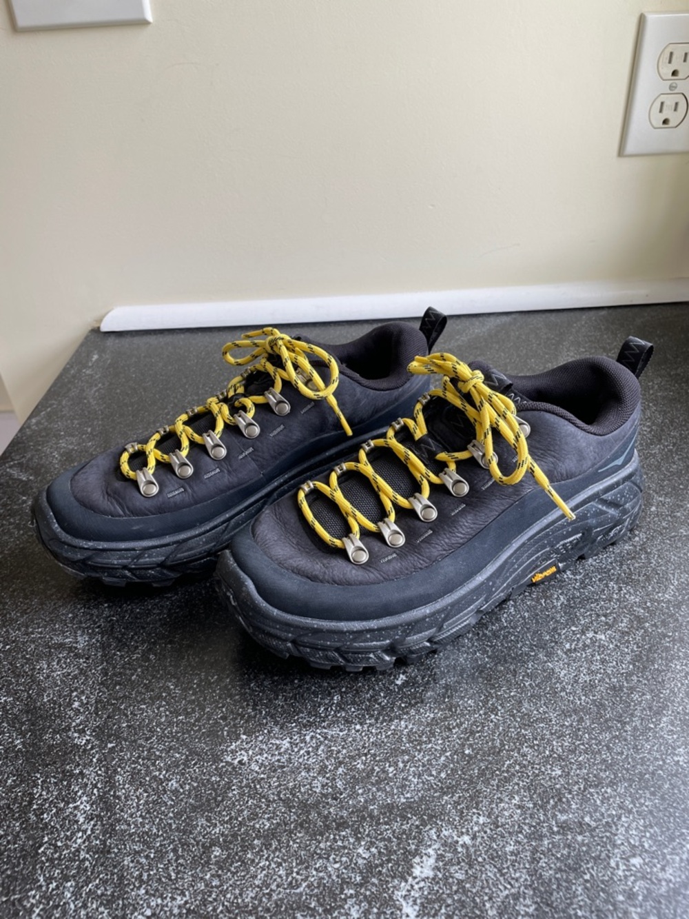EUC Hoka Tor Summit Unisex Trail Shoe Size M6.5/W7.5 Black with Yellow Laces - Picture 2 of 15